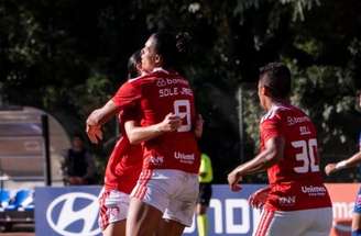 Apesar da comemoração no gol, Internacional faz campanha decepcionante neste começo de Brasileirão Feminino –