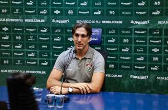 Luis Zubeldia defende o zagueiro Freytes –