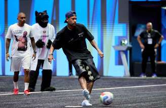 Neymar converte pênalti do presidente na Kings League –