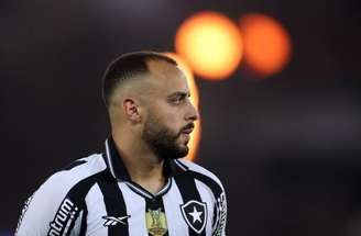 Arthur Cabral recebeu sondagem do Corinthians e pode deixar o Botafogo –