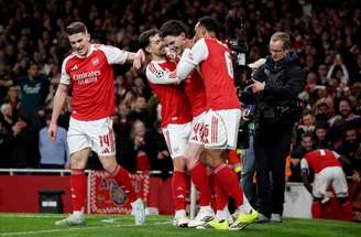 Eze em golaço pelo Arsenal contra o Bayer Leverkusen –