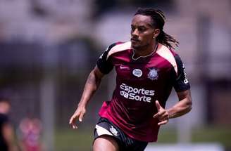 Carrillo passa por controle de carga no Corinthians –