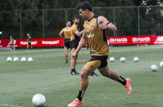 Tapia ainda não atuou com Roger Machado –