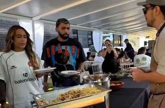 Gabriel Barbosa e Lindalva Barbosa em evento do Santos –