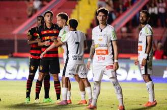 Sport e Athletic duelaram nesta terça-feira (17), na Ilha do Retiro –