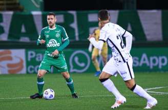Jô marcou o gol da vitória do Corinthians no último encontro com a Chapecoense –