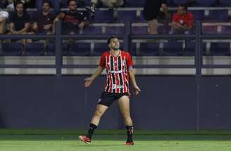 São Paulo busca renovação de contrato com Calleri –