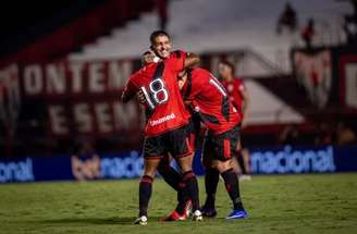 Atlético-GO e Ponte Preta mediram forças na noite desta quarta-feira (18), pela quarta fase da Copa do Brasil –