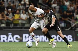 Lucas jogou apenas 12 minutos contra o Atlético –