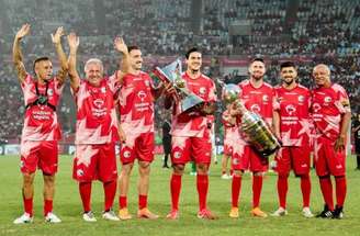 Zico (centro) e Pedro (dir.) são dos maiores artilheiros do Maracanã –