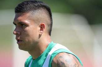 Jemmes é o único titular absoluto da zaga do Fluminense –