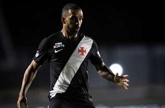 Paulo Henrique atuando com a camisa do Brasil –