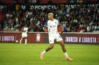 Após dois jogos, Tiago Nunes já colocou Deyverson entre os titulares –