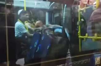 Em 2025, torcedores do Beitar Jerusalem invadiram um ônibus e espancaram quatro pessoas de origem árabe – Reprodução de vídeo