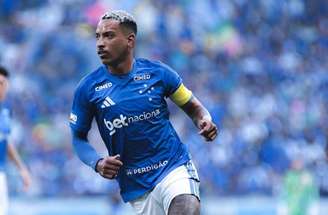 Matheus Pereira em jogo contra o Santos –