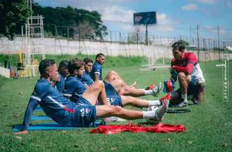 O técnico Nuno Pereira acompanha o treino do Ferroviário. Mas sabe que nesta terça terá pedreira pela frente.