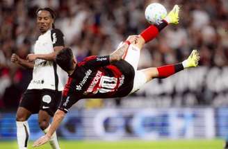 Após Flamengo ficar com um a menos, Jardim retirou de Arrascaeta do jogo –