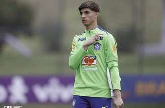 Léo Nannetti pega pênalti na final do Intercontinental, vencida pelo Flamengo contra o Barcelona –