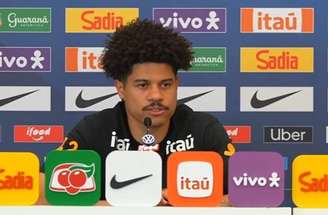 Volante da Seleção, Sara participou de entrevista coletiva nesta terça-feira (26), em Orlando –