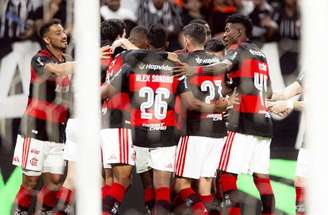 Leonardo Jardim em ação durante o empate do Flamengo com o Corinthians –