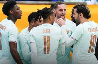 Mbappé celebra o seu gol para a França, no primeiro tempo do duelo contra o Brasil.