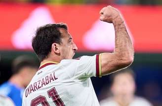 Craque do jogo, Oyarzabal comemora um de seus gols na vitória da Espanha –