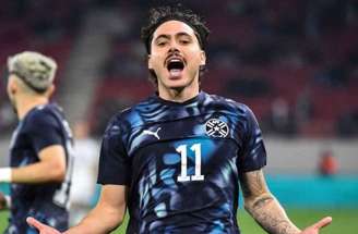 MaurIcio, do Palmeiras, durante estreia pela seleção do Paraguai em amistoso contra a Grécia, em Atenas –