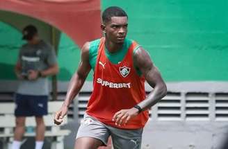 Loiola em ação pelo sub-20 do Fluminense-