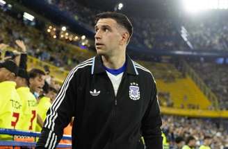 Dibu Martínez saúda torcedores argentinos após amistoso em La Bombonera –