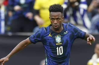 Vini não vive um bom momento na Seleção Brasileira –