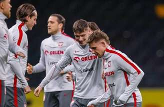 Lewandowski durante atividade da seleção polonesa –