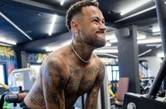 Neymar assistiu ao jogo entre Brasil e França ao lado de amigos –