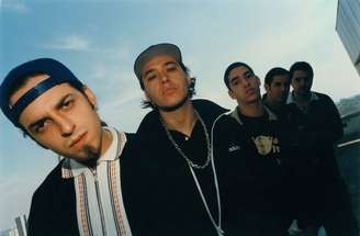 Thiago Castanho e Marcão Britto fazem show em homenagem ao legado do Charlie Brown Jr.