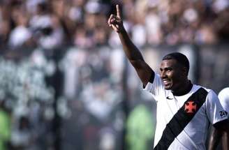 Cuiabano em duelo contra o Grêmio –