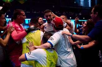 Kelvin marcou seu centésimo gol na Kings –