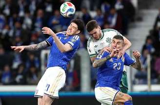 Momento em que Bastoni é expulso durante Bósnia Herzegovina x Itália –