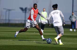Jogadores do Toulouse durante atividade de preparação antes de encarar o PSG –