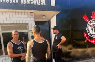 Gaviões da Fiel protesta após derrota do Corinthians contra o Fluminense –