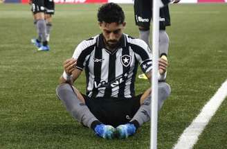 Alex Telles não dá chance para Walter; vitória do Botafogo sobre o Mirassol no RJ –