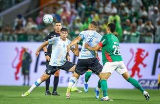 Palmeiras e Grêmio mediram forças na noite desta quinta-feira, na Arena Barueri –