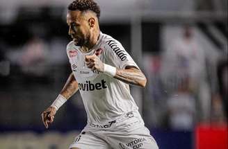 Neymar participou dos dois gols do Santos contra o Remo –