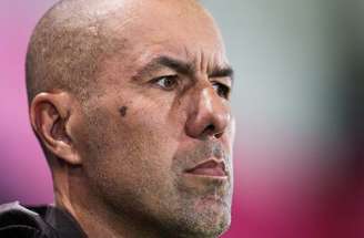 Técnico Leonardo Jardim reclama de expulsão de Pulgar no Flamengo –