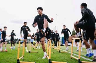 Atividade de preparação do Liverpool antes da partida contra o City –