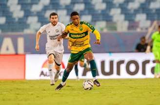 Cuiabá busca o ataque, mas seu ataque não é eficaz. Assim, perde em casa para o  Ceará.