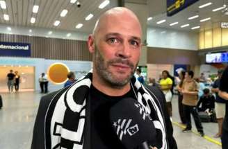 Carvalho desfrauda a sacrossanta bandeira alvinegra –