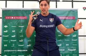 Zubeldia durante a colteiva após o 1 a 1 com  o Coritiba.