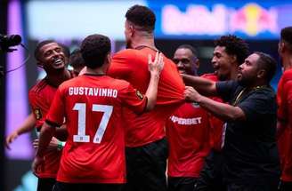 Cerol fez um golaço para o Fluxo na vitória contra o Dibrados –