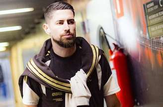 Jorginho marcou um dos gols do Flamengo na vitória sobre o Santos –