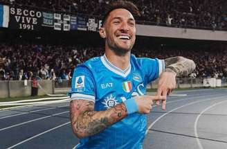 Milan joga mal e perde para o Napoli, novo vice-líder do Italiano –