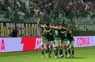 Goiás e Criciúma lutam muito. Mas,  no fim, os Goianos vencem por 1 a 0.